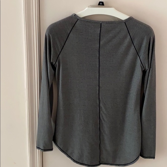 ATHLETA Long Sleeve Top. - Picture 3 of 7
